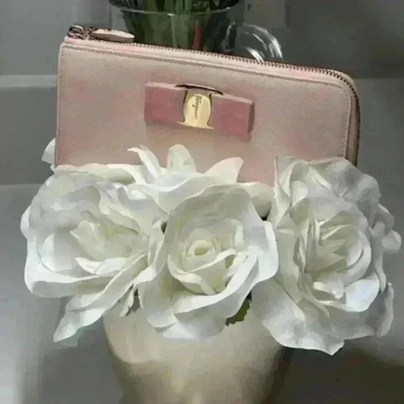 SALVATORE FERRAGAMO VARA BOW Pink Leather Zip Around Long Wallet - Picture 1 of 9